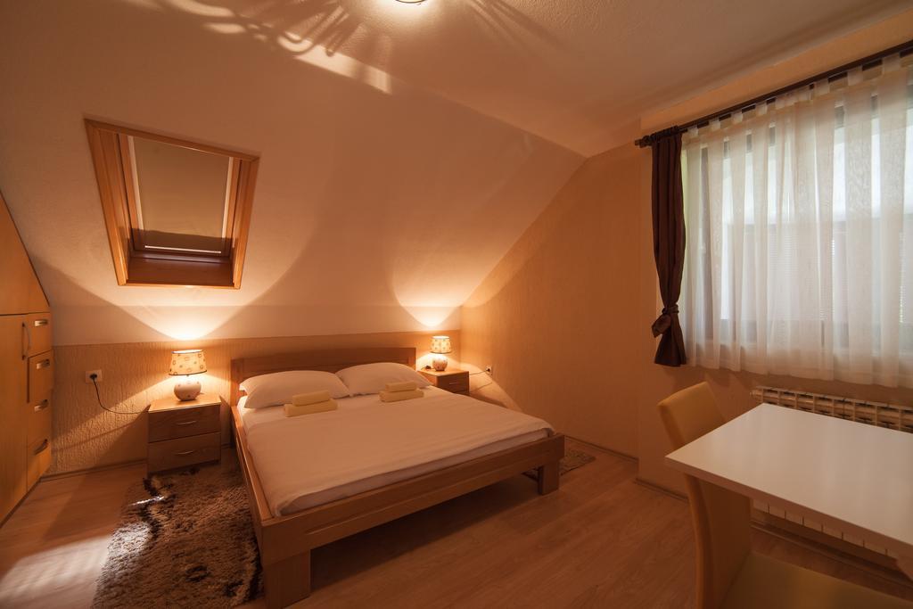 Guest House Bruna Drežnik Grad Exterior foto